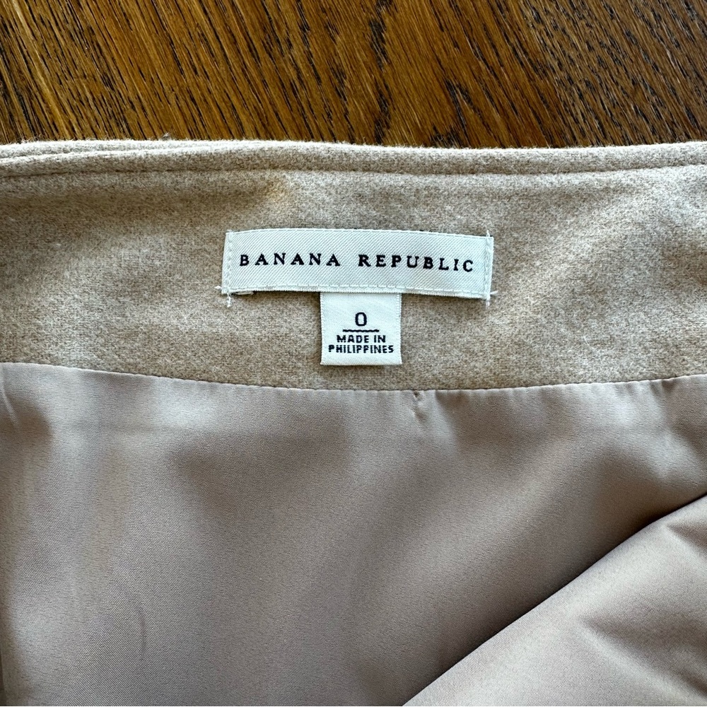 Banana Republic Lined Beige Tan Wool Cashmere Skirt | Size 0 - Picture 5 of 8